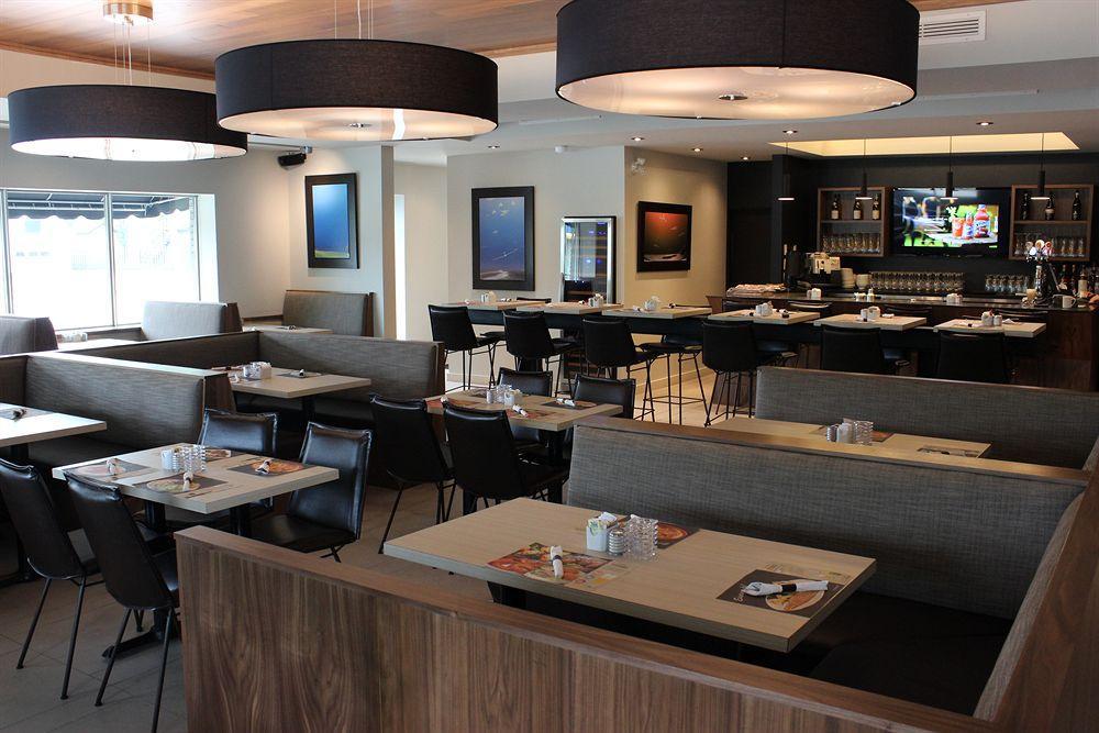 Hotel Baie Saint Paul Екстериор снимка