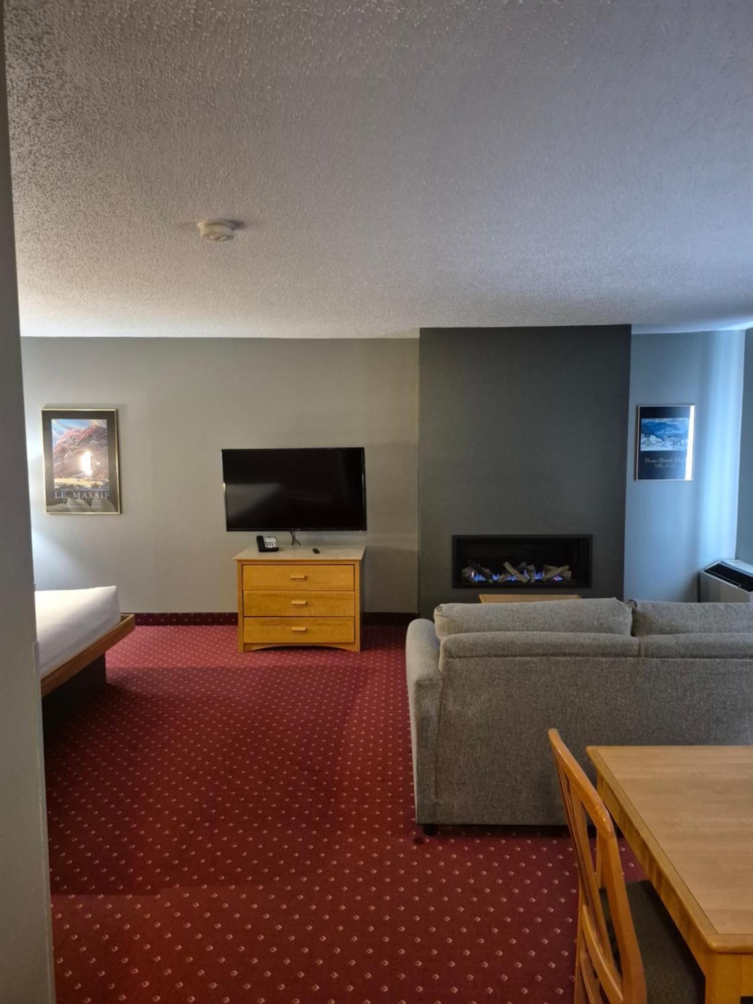 Hotel Baie Saint Paul Екстериор снимка