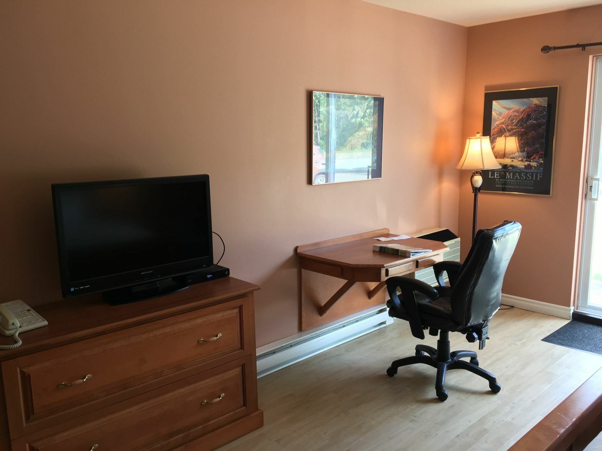 Hotel Baie Saint Paul Екстериор снимка